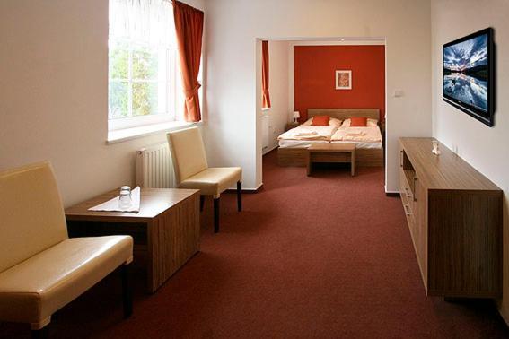 Wellness Hotel Hukvaldy Polopenze A Wellness V Cene Příbor Екстериор снимка