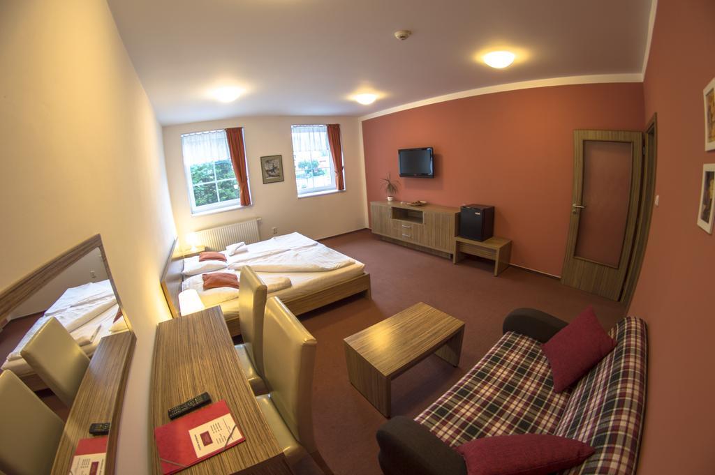 Wellness Hotel Hukvaldy Polopenze A Wellness V Cene Příbor Екстериор снимка