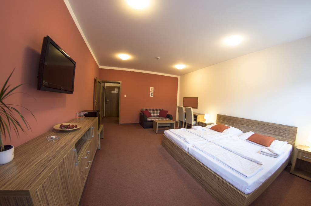 Wellness Hotel Hukvaldy Polopenze A Wellness V Cene Příbor Екстериор снимка