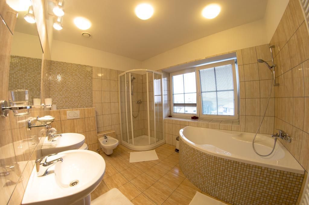 Wellness Hotel Hukvaldy Polopenze A Wellness V Cene Příbor Екстериор снимка