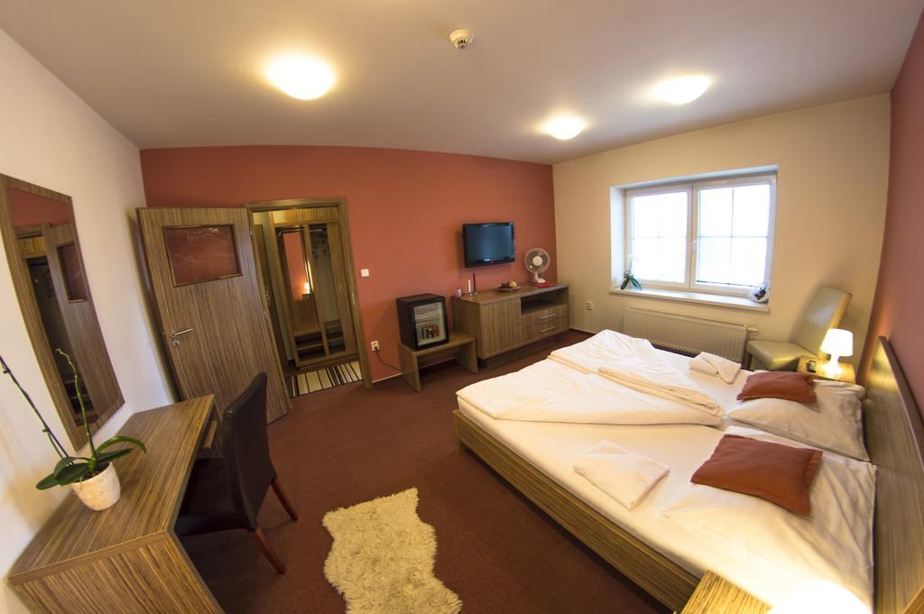 Wellness Hotel Hukvaldy Polopenze A Wellness V Cene Příbor Екстериор снимка