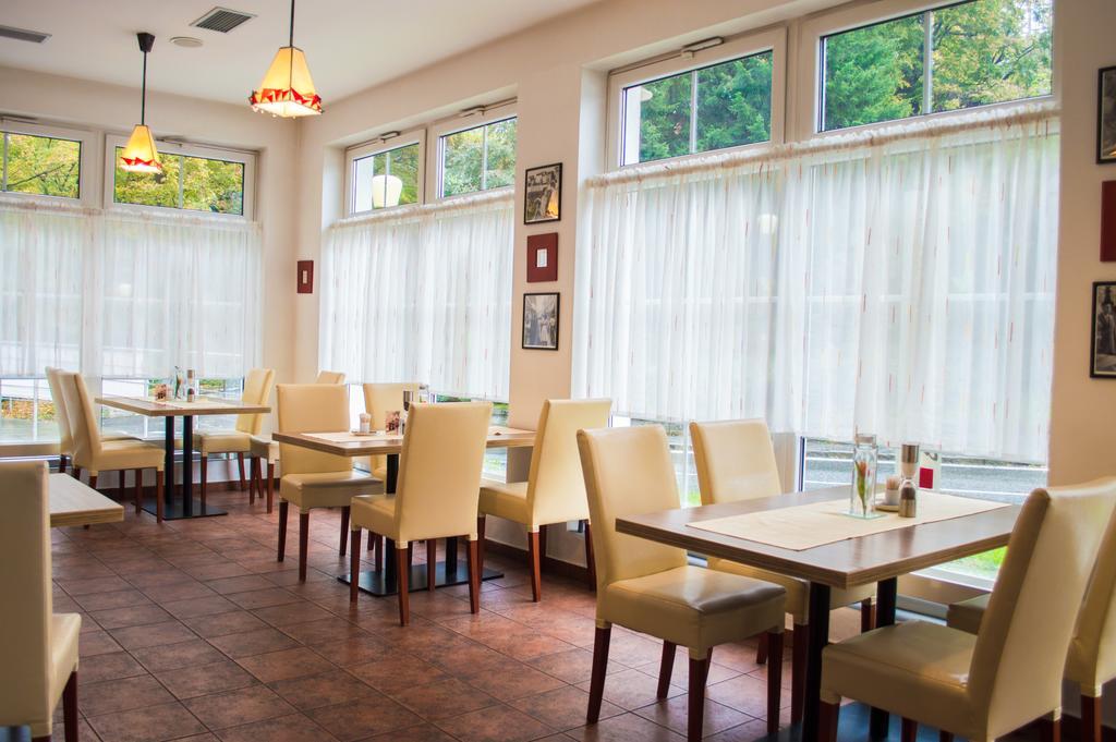 Wellness Hotel Hukvaldy Polopenze A Wellness V Cene Příbor Екстериор снимка