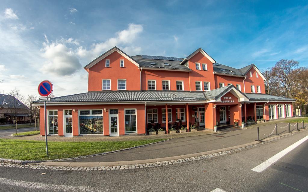 Wellness Hotel Hukvaldy Polopenze A Wellness V Cene Příbor Екстериор снимка