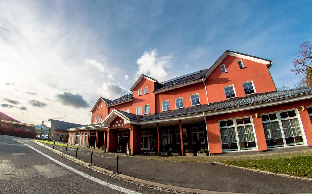 Wellness Hotel Hukvaldy Polopenze A Wellness V Cene Příbor Екстериор снимка